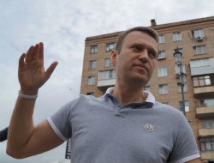 Навальному рисуют черногорский след